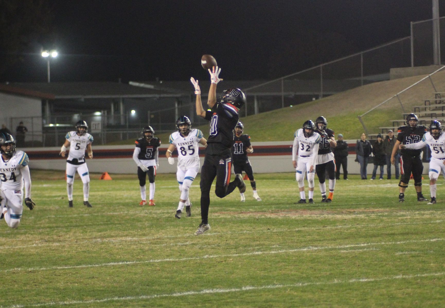 Bears top Thunderbirds, move on to Division IV championship